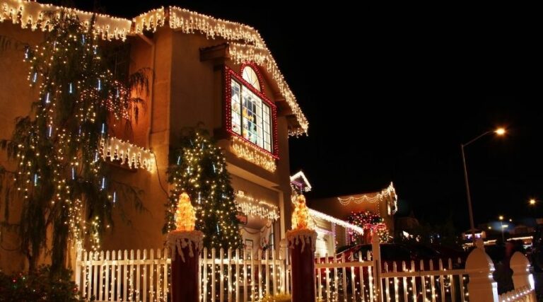 house decorated in christmas lights